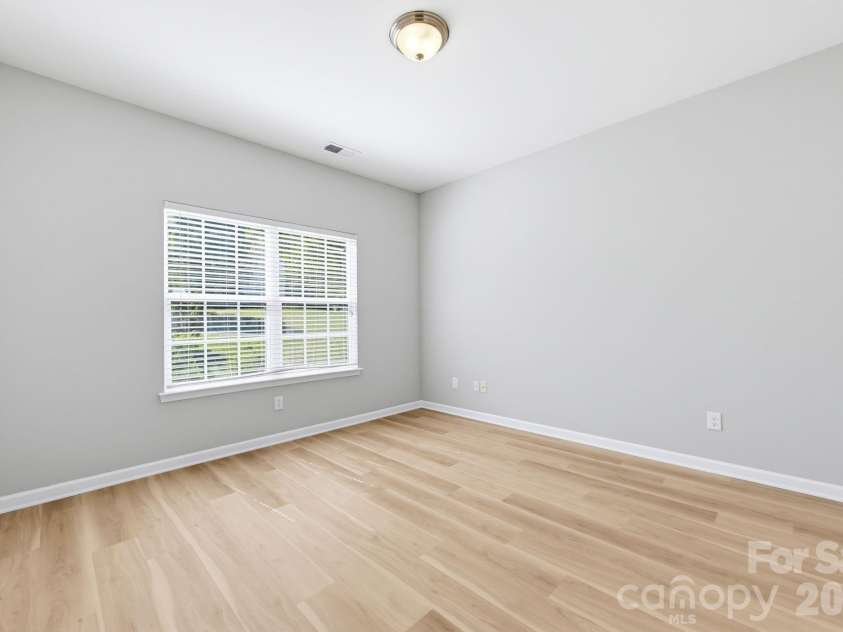 1704 Swan Drive, Charlotte, NC 28216.  MLS# CAR4429559, YatesRealty ID 53612. 
