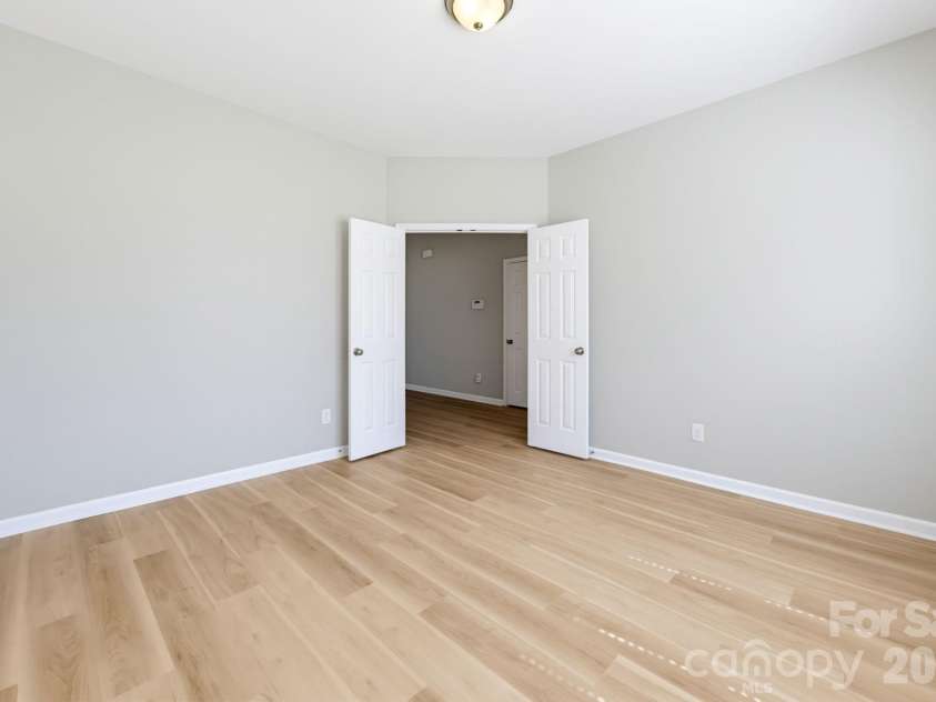 1704 Swan Drive, Charlotte, NC 28216.  MLS# CAR4429559, YatesRealty ID 53612. 