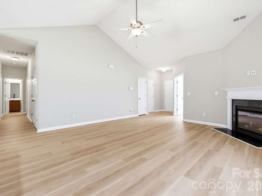 1704 Swan Drive, Charlotte, NC 28216.  MLS# CAR4429559, YatesRealty ID 53612. 