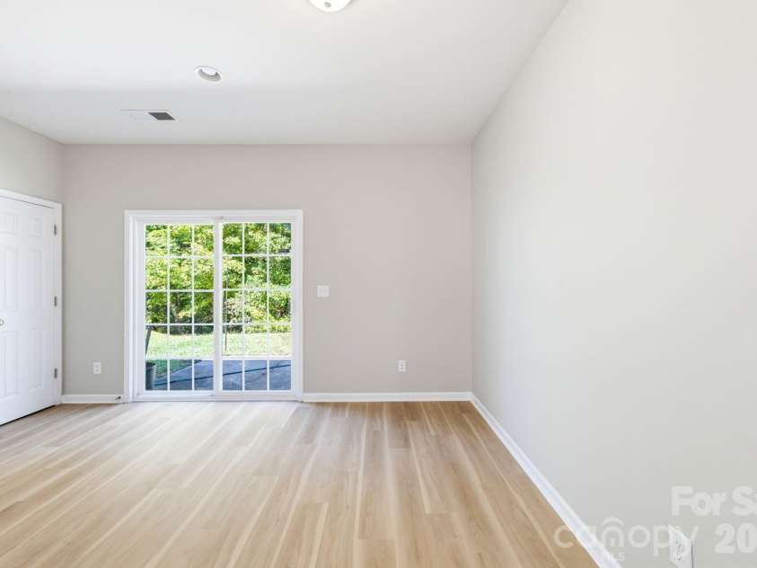 1704 Swan Drive, Charlotte, NC 28216.  MLS# CAR4429559, YatesRealty ID 53612. 