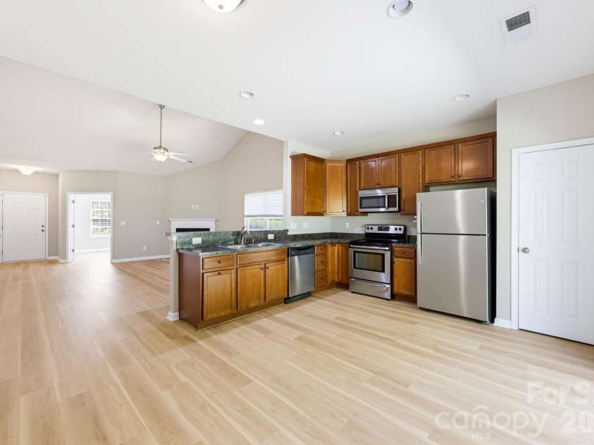 1704 Swan Drive, Charlotte, NC 28216.  MLS# CAR4429559, YatesRealty ID 53612. 