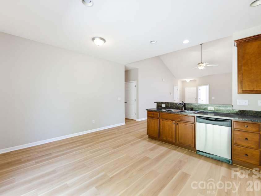 1704 Swan Drive, Charlotte, NC 28216.  MLS# CAR4429559, YatesRealty ID 53612. 
