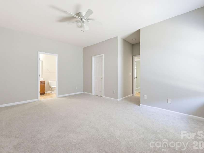 1704 Swan Drive, Charlotte, NC 28216.  MLS# CAR4429559, YatesRealty ID 53612. 