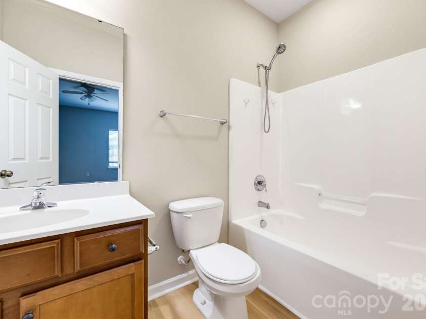 1704 Swan Drive, Charlotte, NC 28216.  MLS# CAR4429559, YatesRealty ID 53612. 