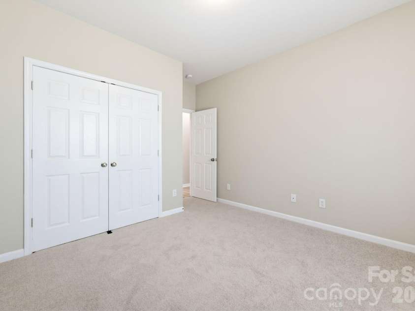 1704 Swan Drive, Charlotte, NC 28216.  MLS# CAR4429559, YatesRealty ID 53612. 