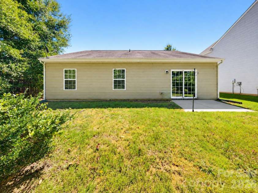 1704 Swan Drive, Charlotte, NC 28216.  MLS# CAR4429559, YatesRealty ID 53612. 