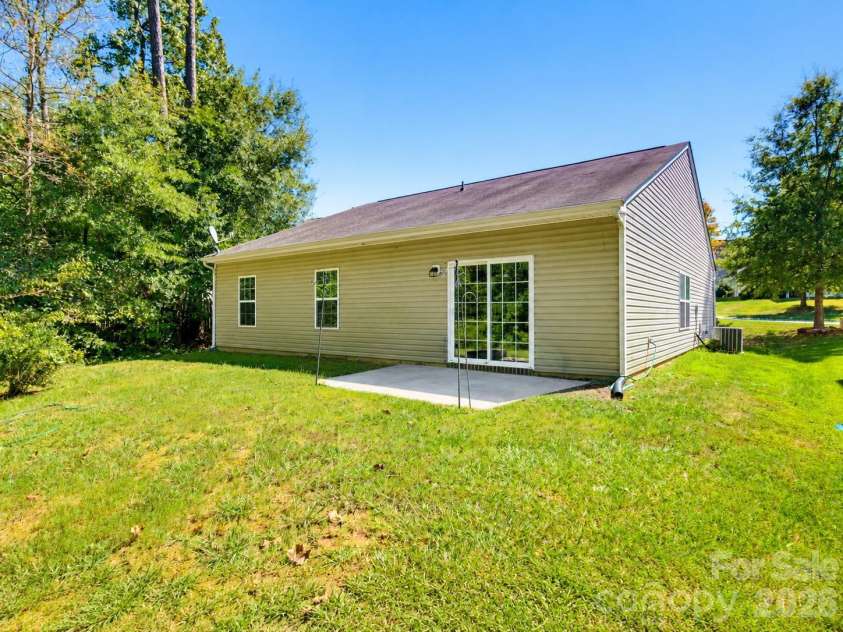 1704 Swan Drive, Charlotte, NC 28216.  MLS# CAR4429559, YatesRealty ID 53612. 