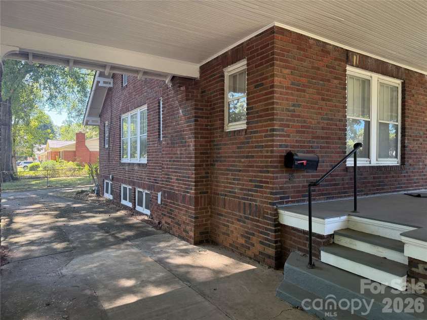 718 E Franklin Street, Monroe, NC 28112.  MLS# CAR4429571, YatesRealty ID 53613. 