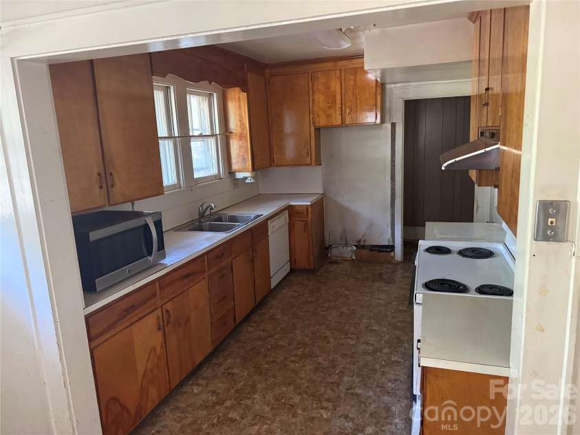 718 E Franklin Street, Monroe, NC 28112.  MLS# CAR4429571, YatesRealty ID 53613. 