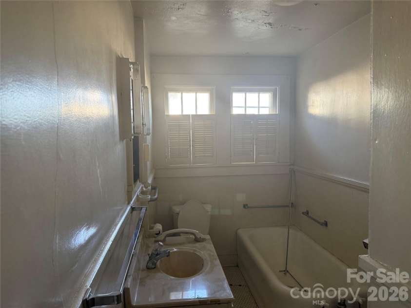 718 E Franklin Street, Monroe, NC 28112.  MLS# CAR4429571, YatesRealty ID 53613. 