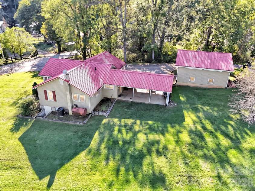 408 Sunny Drive, Waynesville, NC 28786.  MLS# CAR4429563, YatesRealty ID 53614. 