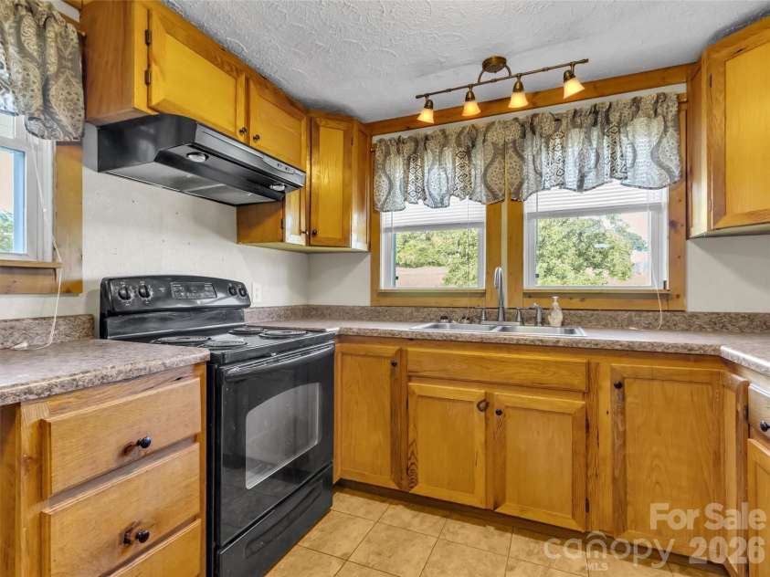 408 Sunny Drive, Waynesville, NC 28786.  MLS# CAR4429563, YatesRealty ID 53614. 