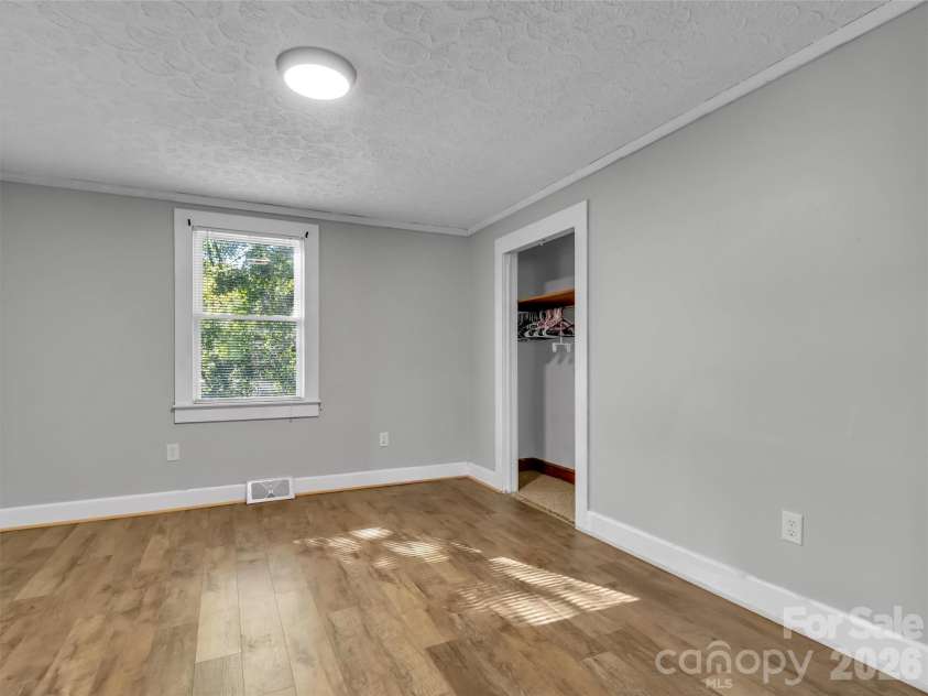 408 Sunny Drive, Waynesville, NC 28786.  MLS# CAR4429563, YatesRealty ID 53614. 