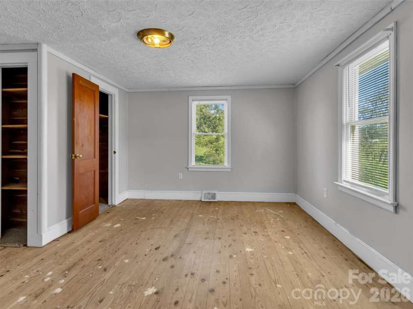 408 Sunny Drive, Waynesville, NC 28786.  MLS# CAR4429563, YatesRealty ID 53614. 