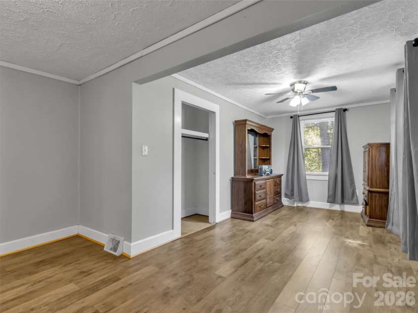 408 Sunny Drive, Waynesville, NC 28786.  MLS# CAR4429563, YatesRealty ID 53614. 