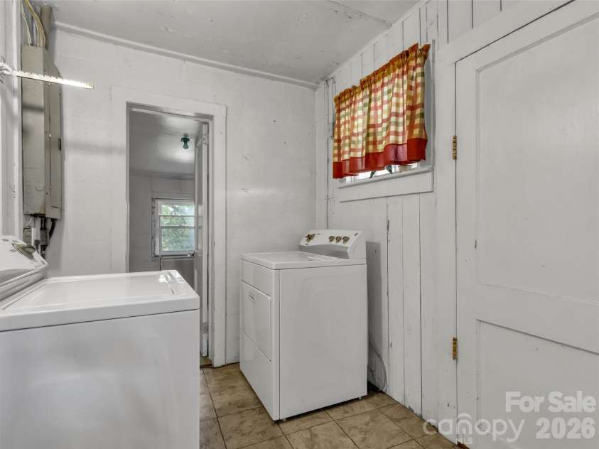 408 Sunny Drive, Waynesville, NC 28786.  MLS# CAR4429563, YatesRealty ID 53614. 
