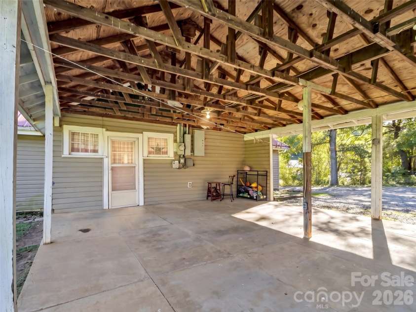 408 Sunny Drive, Waynesville, NC 28786.  MLS# CAR4429563, YatesRealty ID 53614. 