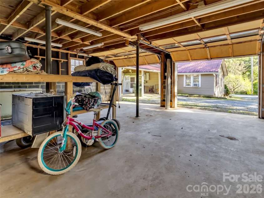 408 Sunny Drive, Waynesville, NC 28786.  MLS# CAR4429563, YatesRealty ID 53614. 