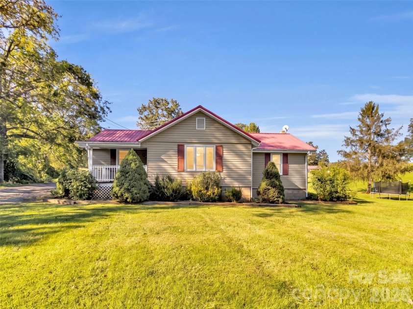 408 Sunny Drive, Waynesville, NC 28786.  MLS# CAR4429563, YatesRealty ID 53614. 