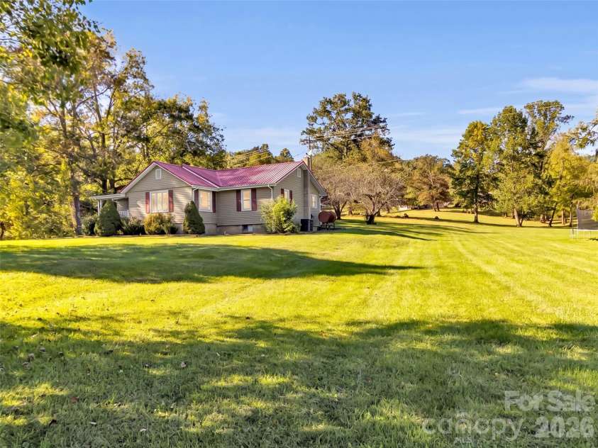 408 Sunny Drive, Waynesville, NC 28786.  MLS# CAR4429563, YatesRealty ID 53614. 