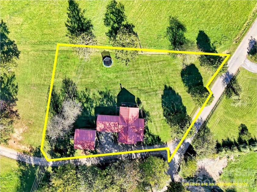 408 Sunny Drive, Waynesville, NC 28786.  MLS# CAR4429563, YatesRealty ID 53614. 