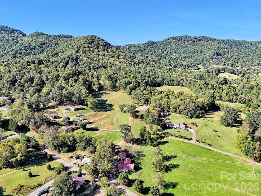 408 Sunny Drive, Waynesville, NC 28786.  MLS# CAR4429563, YatesRealty ID 53614. 