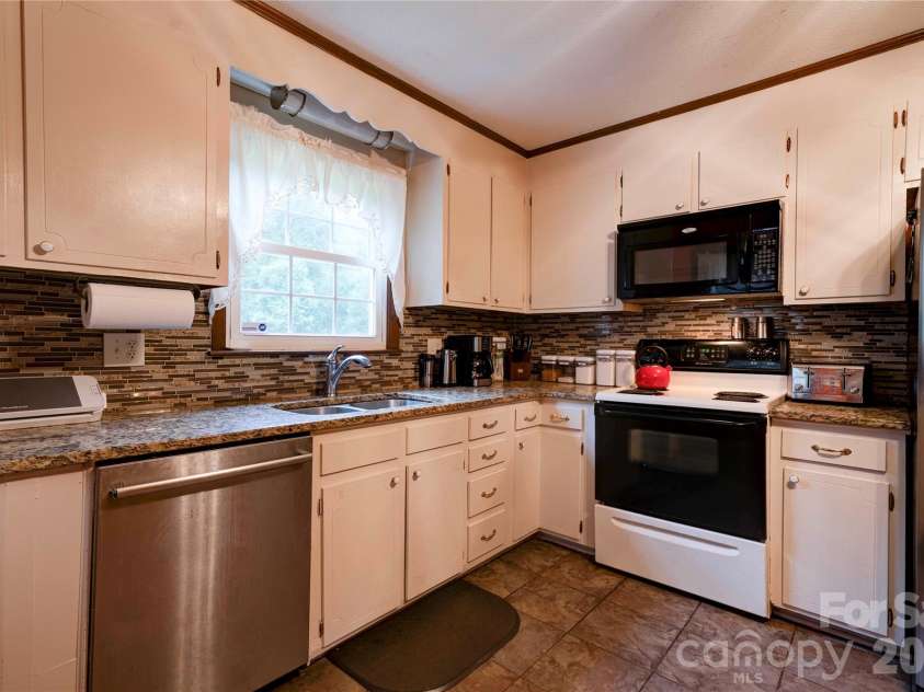 626 Leander Street, Shelby, NC 28152.  MLS# CAR4428568, YatesRealty ID 53616. Kitchen