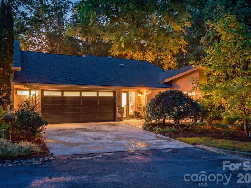 1702 Timber Trail, Asheville, NC 28804.  MLS# CAR4423748, YatesRealty ID 53617. 