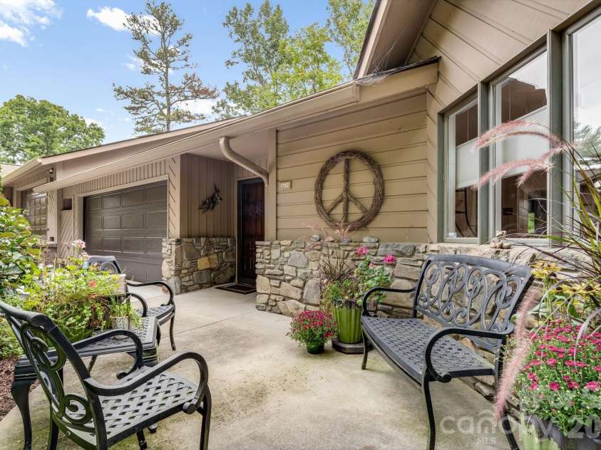 1702 Timber Trail, Asheville, NC 28804.  MLS# CAR4423748, YatesRealty ID 53617. 