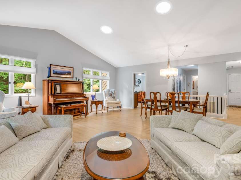 1702 Timber Trail, Asheville, NC 28804.  MLS# CAR4423748, YatesRealty ID 53617. 