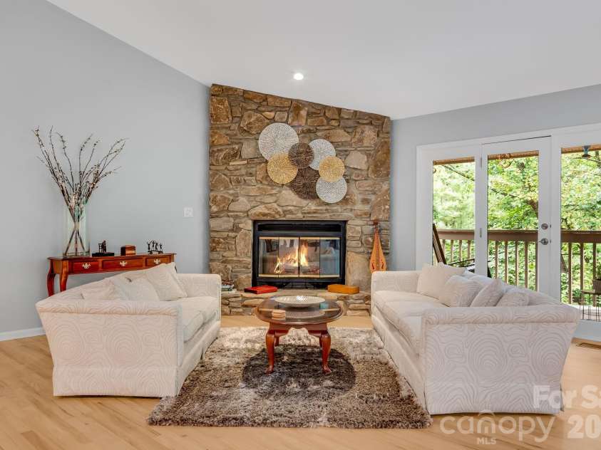 1702 Timber Trail, Asheville, NC 28804.  MLS# CAR4423748, YatesRealty ID 53617. 