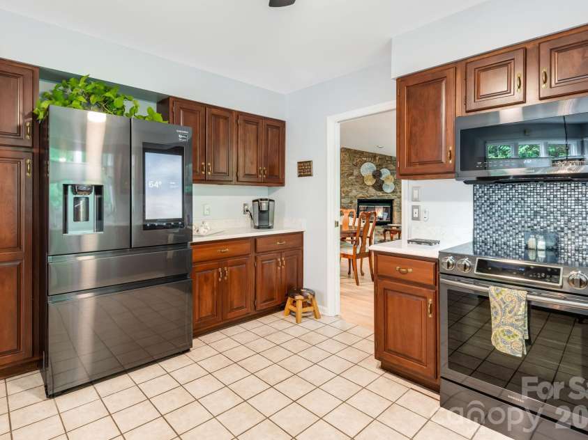 1702 Timber Trail, Asheville, NC 28804.  MLS# CAR4423748, YatesRealty ID 53617. 