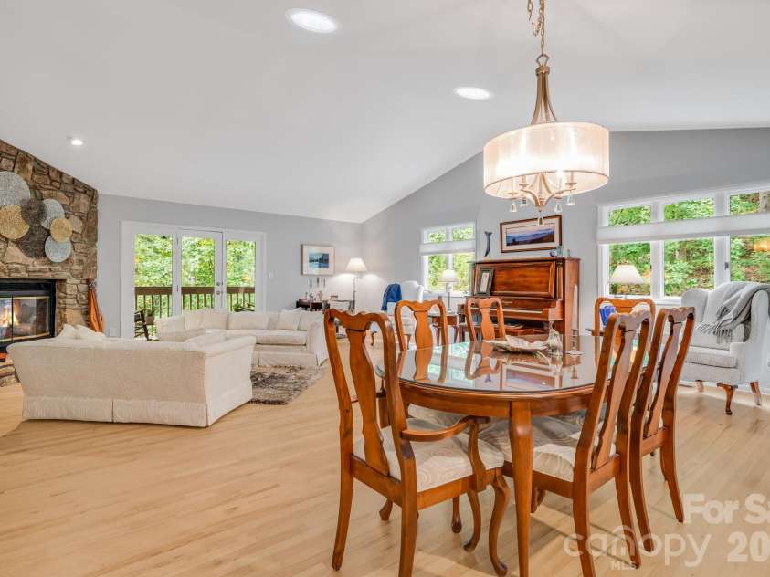 1702 Timber Trail, Asheville, NC 28804.  MLS# CAR4423748, YatesRealty ID 53617. 