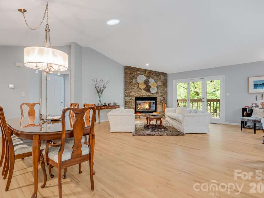 1702 Timber Trail, Asheville, NC 28804.  MLS# CAR4423748, YatesRealty ID 53617. 