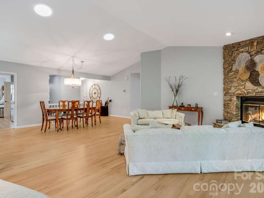 1702 Timber Trail, Asheville, NC 28804.  MLS# CAR4423748, YatesRealty ID 53617. 