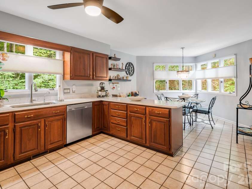 1702 Timber Trail, Asheville, NC 28804.  MLS# CAR4423748, YatesRealty ID 53617. 