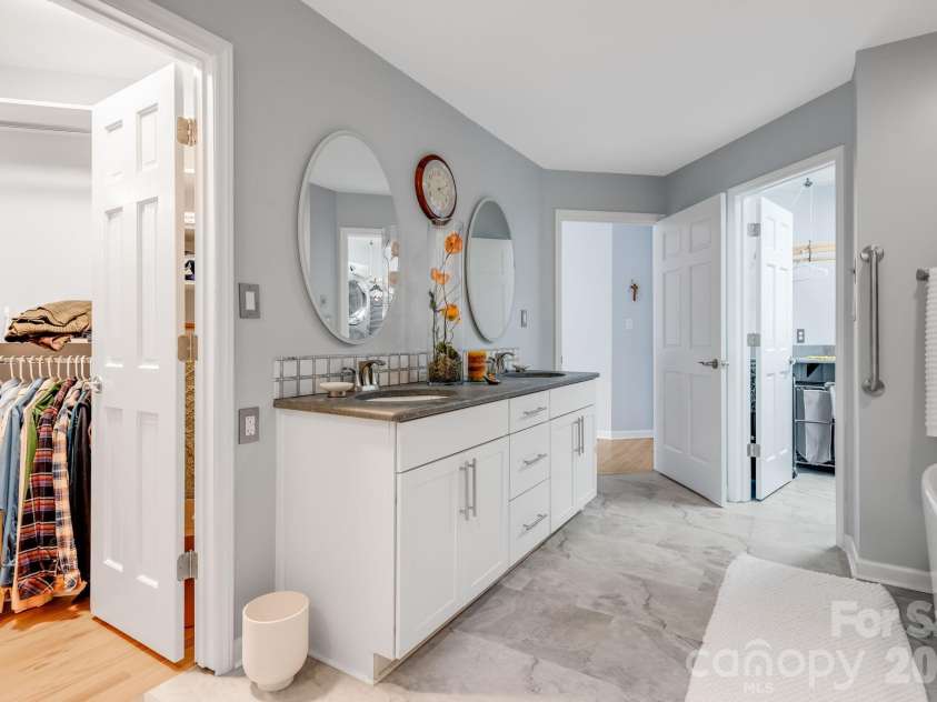 1702 Timber Trail, Asheville, NC 28804.  MLS# CAR4423748, YatesRealty ID 53617. 