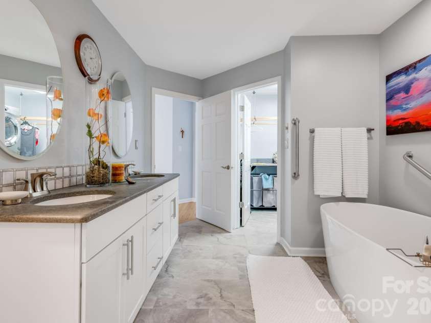 1702 Timber Trail, Asheville, NC 28804.  MLS# CAR4423748, YatesRealty ID 53617. 
