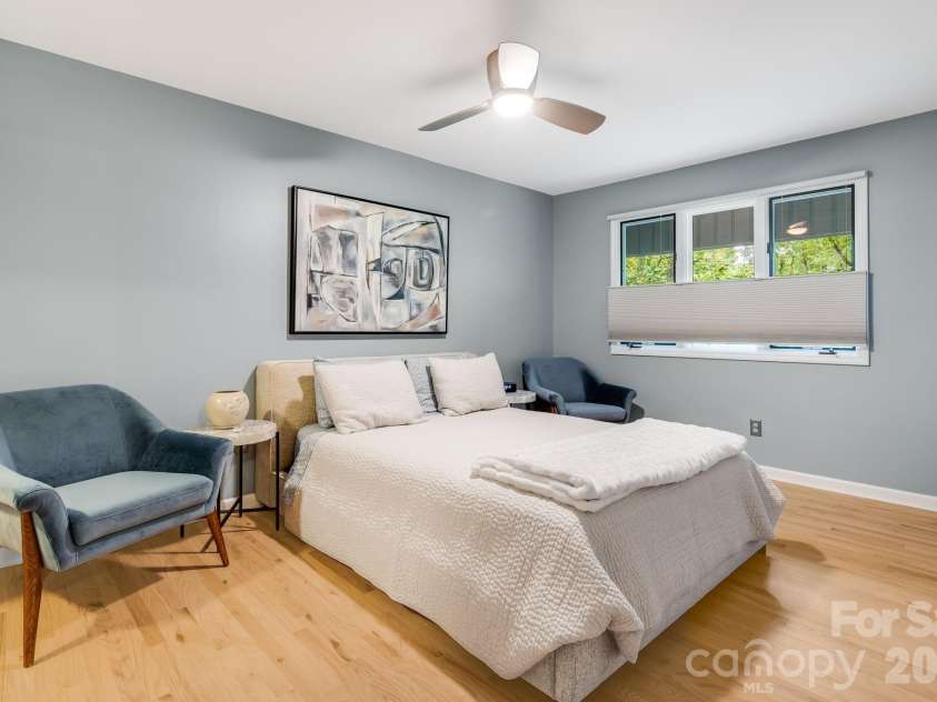 1702 Timber Trail, Asheville, NC 28804.  MLS# CAR4423748, YatesRealty ID 53617. 