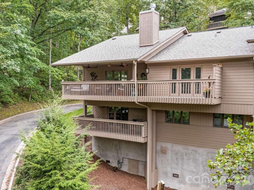 1702 Timber Trail, Asheville, NC 28804.  MLS# CAR4423748, YatesRealty ID 53617. 
