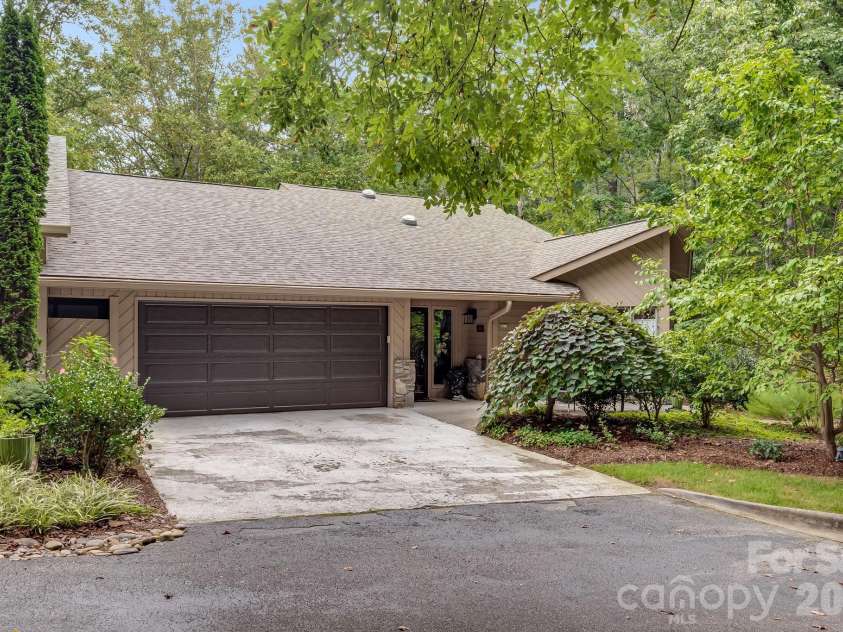 1702 Timber Trail, Asheville, NC 28804.  MLS# CAR4423748, YatesRealty ID 53617. 