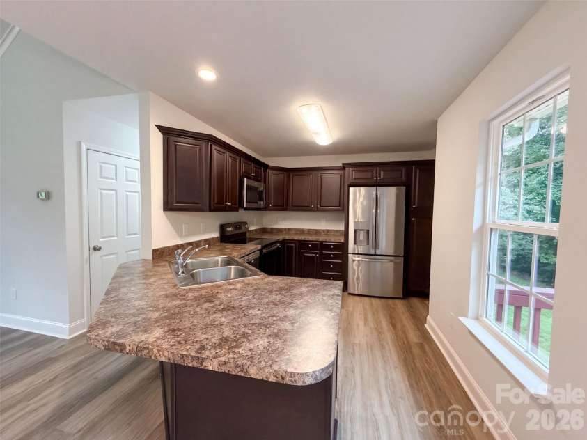 117 Sundance Circle, Statesville, NC 28625.  MLS# CAR4429597, YatesRealty ID 53618. 