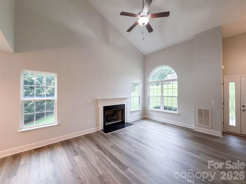 117 Sundance Circle, Statesville, NC 28625.  MLS# CAR4429597, YatesRealty ID 53618. 