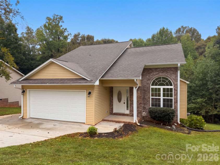 117 Sundance Circle, Statesville, NC 28625.  MLS# CAR4429597, YatesRealty ID 53618. 