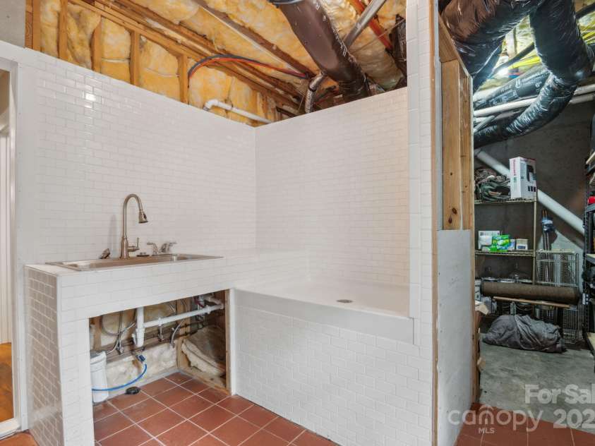 2012 Tomshire Drive, Gastonia, NC 28056.  MLS# CAR4131754, YatesRealty ID 5362. Dog washing station