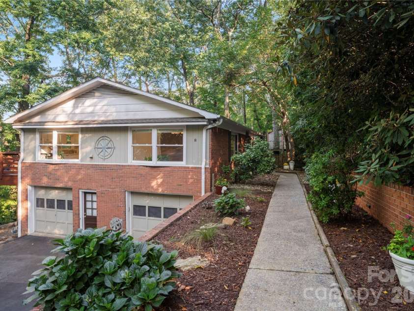 8 Galax Lane, Hendersonville, NC 28791.  MLS# CAR4416703, YatesRealty ID 53622. 