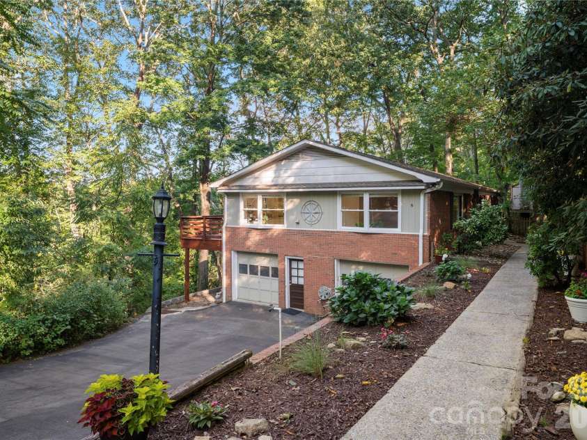 8 Galax Lane, Hendersonville, NC 28791.  MLS# CAR4416703, YatesRealty ID 53622. 