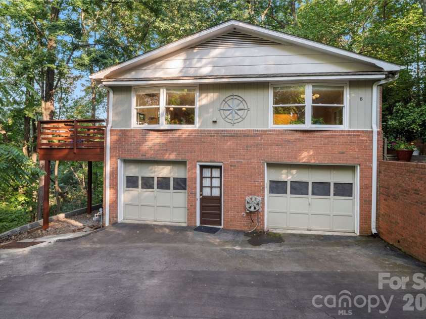 8 Galax Lane, Hendersonville, NC 28791.  MLS# CAR4416703, YatesRealty ID 53622. 