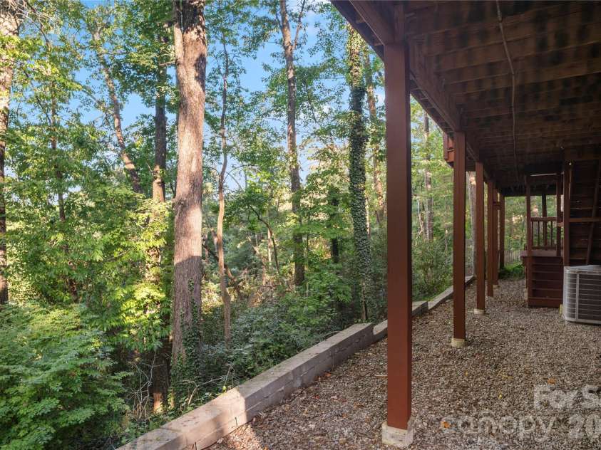 8 Galax Lane, Hendersonville, NC 28791.  MLS# CAR4416703, YatesRealty ID 53622. 