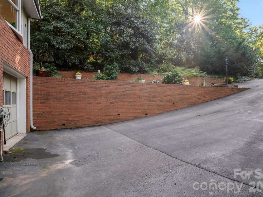 8 Galax Lane, Hendersonville, NC 28791.  MLS# CAR4416703, YatesRealty ID 53622. 